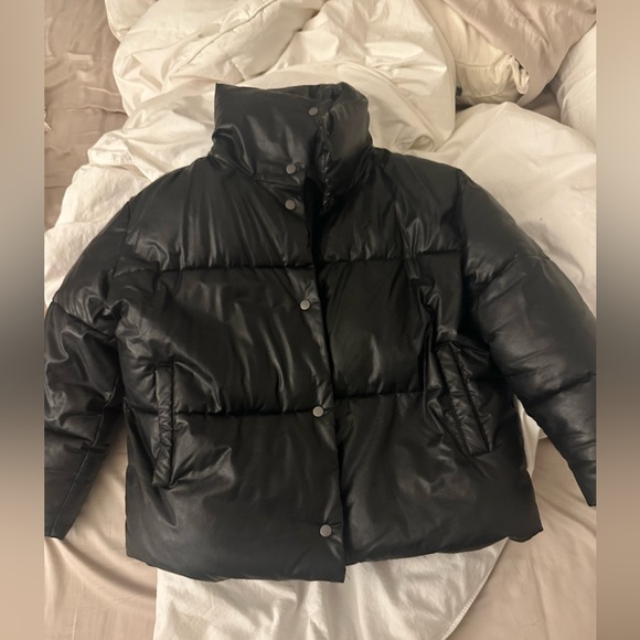 Oversized Puffer Jacket - Picture 2 of 4